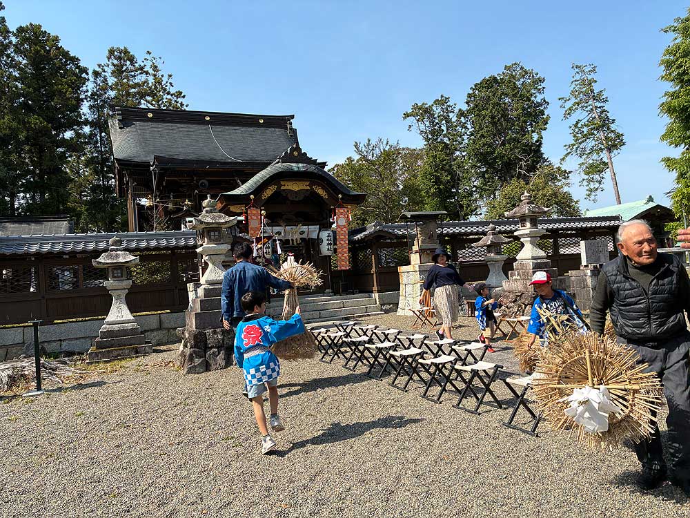 五社神社へ子供松明を奉納