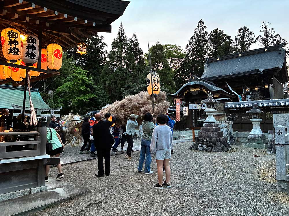五社神社への松明の奉納
