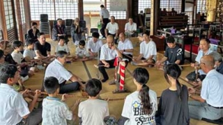 数珠くりの様子